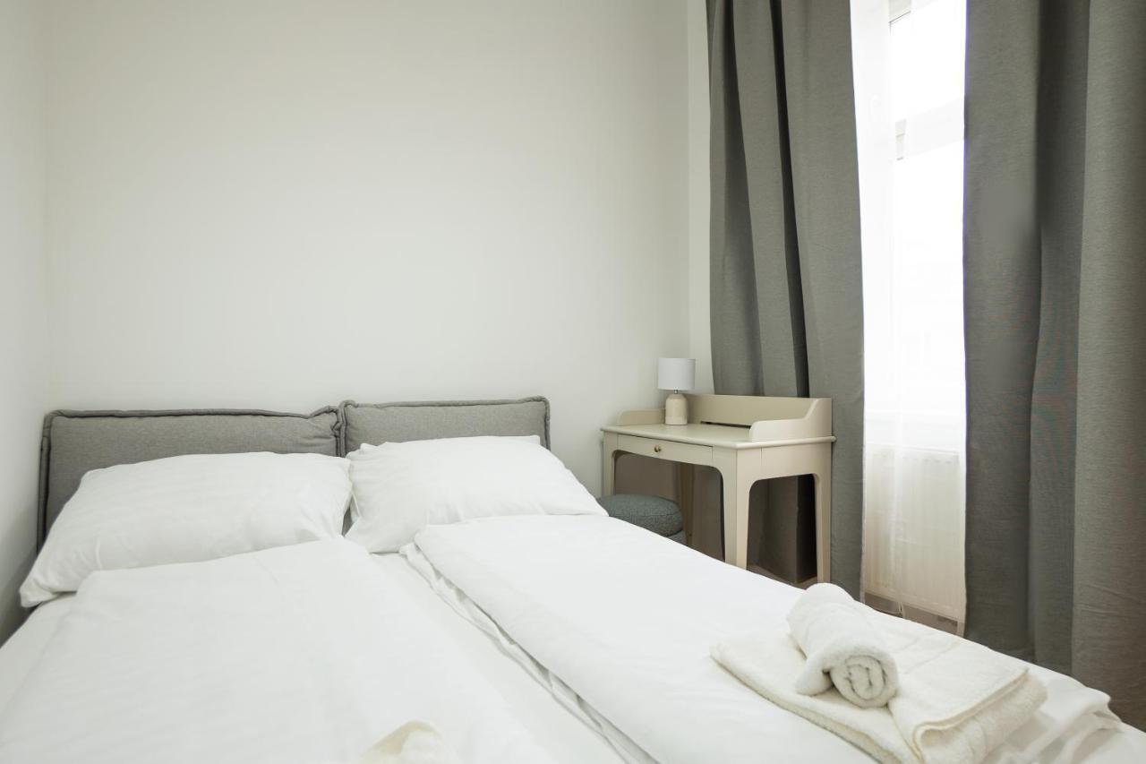 Modern In A Location Of Apartment *